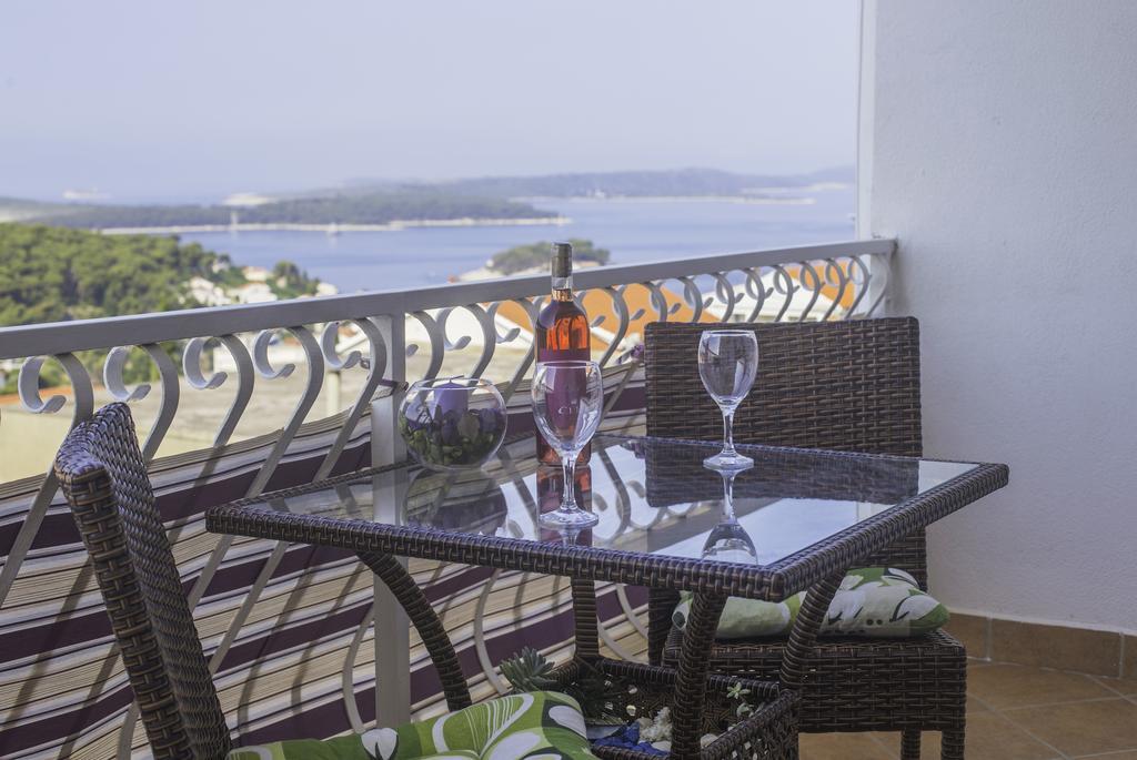 Apartments Marina Đảo Hvar Ngoại thất bức ảnh